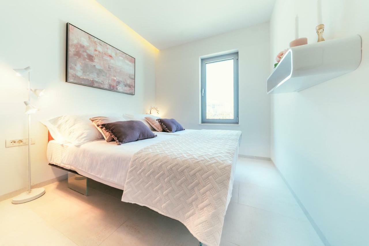 Unique Luxury Designers Apartment Right Next To The Beach Sukošan Esterno foto